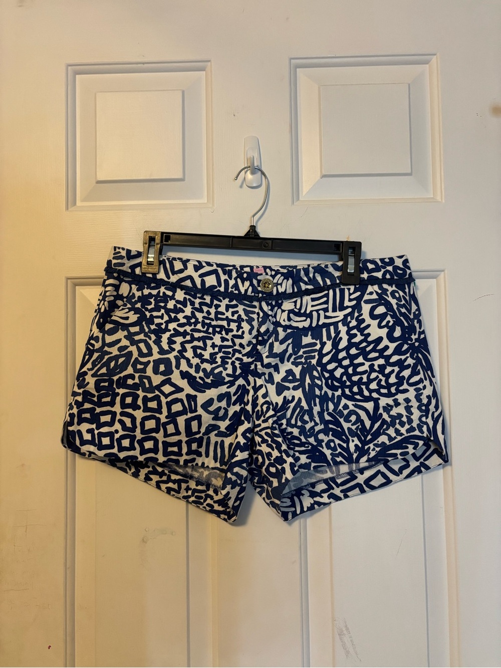Lilly Pulitzer Navy & White Patterned Shorts Size 6